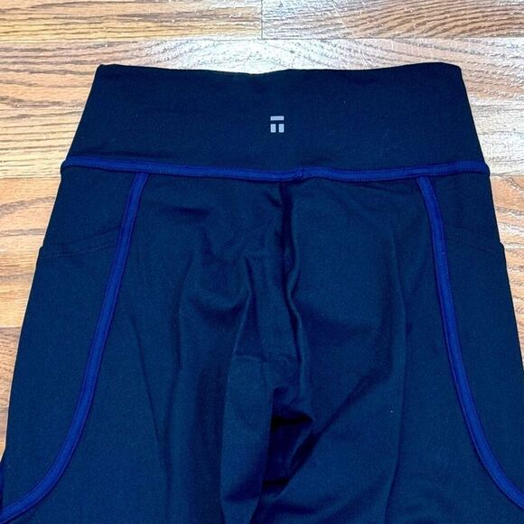 Nice Tommy John Go Anywhere Collection Leggings. Black with blue trim. Size Smal - Picture 5 of 8